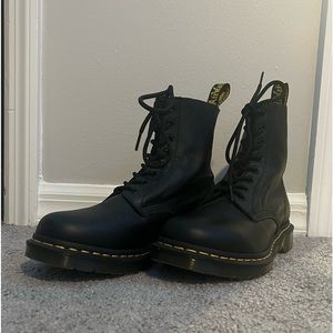 1460 WOMEN'S PASCAL DOC MARTANS LEATHER BOOTS